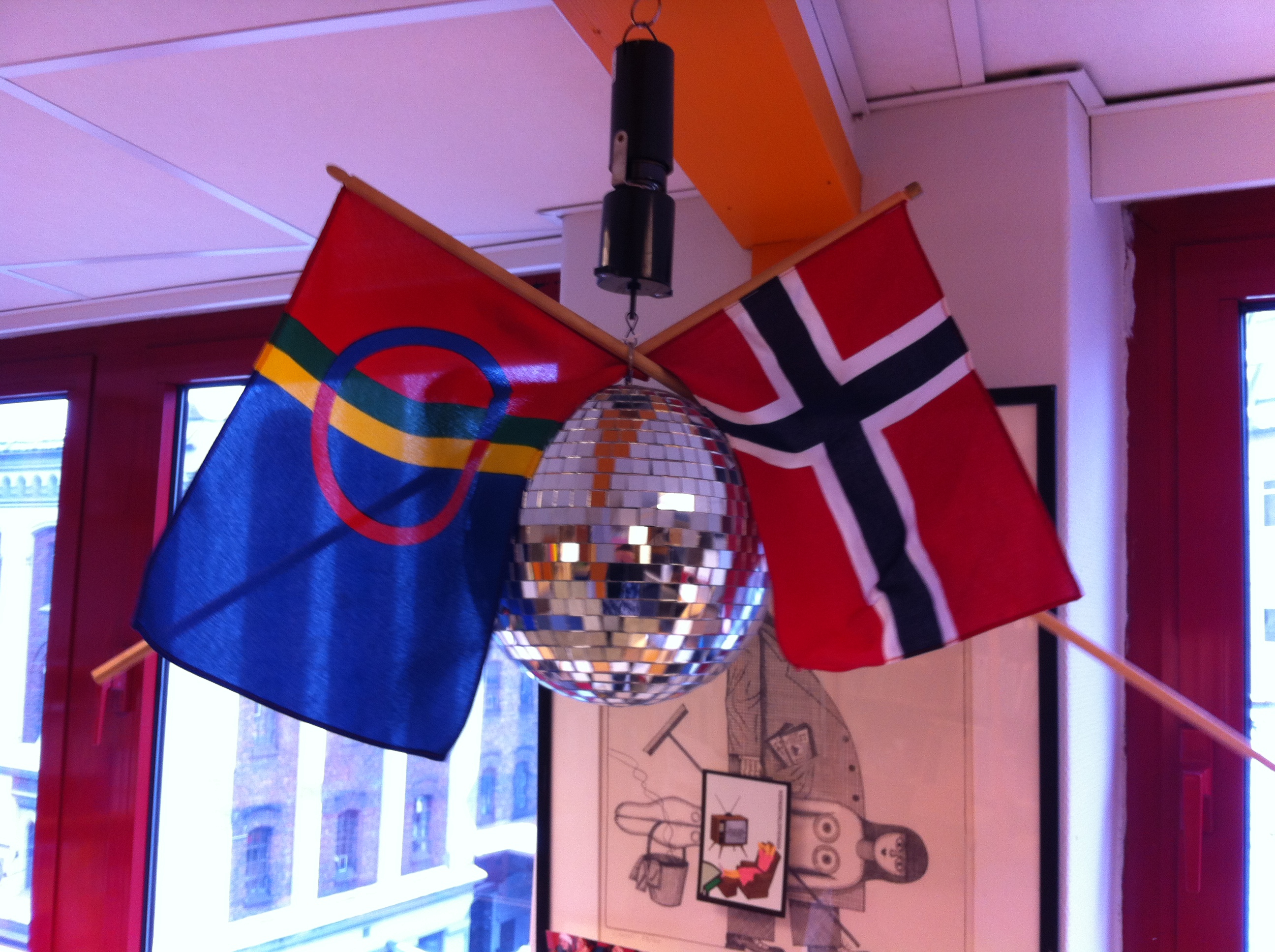 Dagen er offesiel flaggdag i Noreg. Alle offentlege bygg skal flagge med det norske flagg.